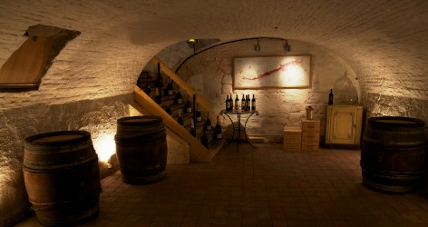 Tastings in the vaulted cellar for wedding couples